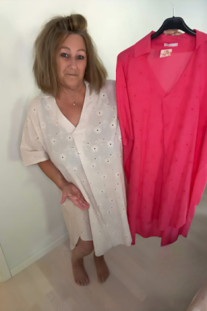 Smuk plus size tunika/kort kjole med broderie anglaise