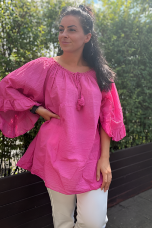 Elegant og farverig tunika med flæse ærmer