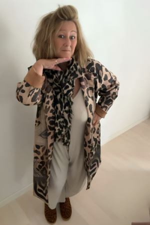 Skøn jakke med stjerne- og leopardprint - Onesize Plus