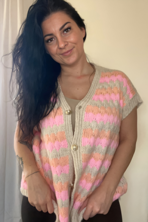 Strikvest med mønster og smukke knapper