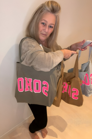 Lækkert Stofnet med Pink “SOHO” Print