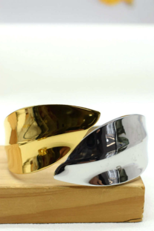 Et smuk armbånd der kombinere Gold og Silver