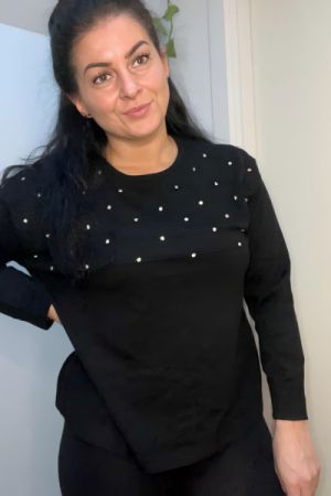 Blød Strik med Perledetaljer – Onesize (Beige eller Sort)