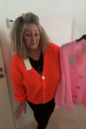 Skøn V-Cardigan i Rosa & Orange – Blød, Let & Ultra-Feminin