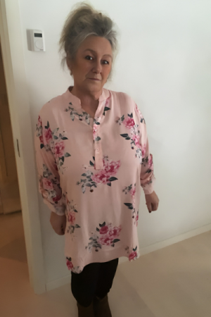 Blomstret viskose bluse – let, feminin og perfekt til forår & sommer