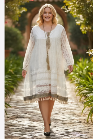 Feminin Blondekjole med Smukke Detalje