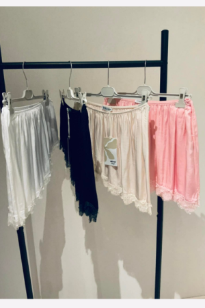 Pynte Nederdel med blonde