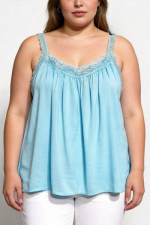 Feminin top med blondekant i turkis